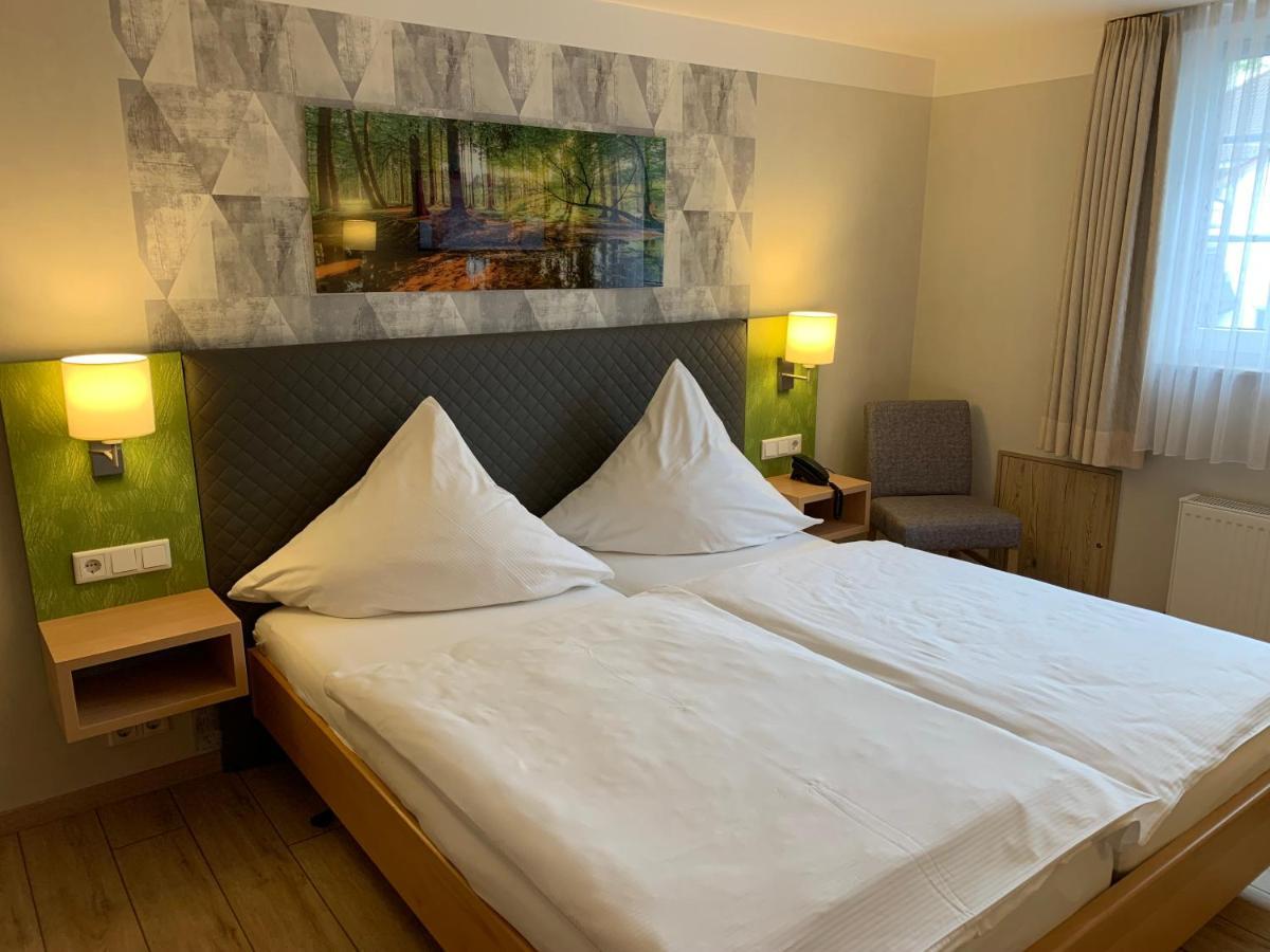 בורקן Hotel-Restaurant Haus Waldesruh מראה חיצוני תמונה